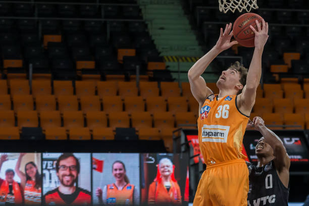 德天空：巴斯克斯税前年薪600-700万欧，且没有签字费